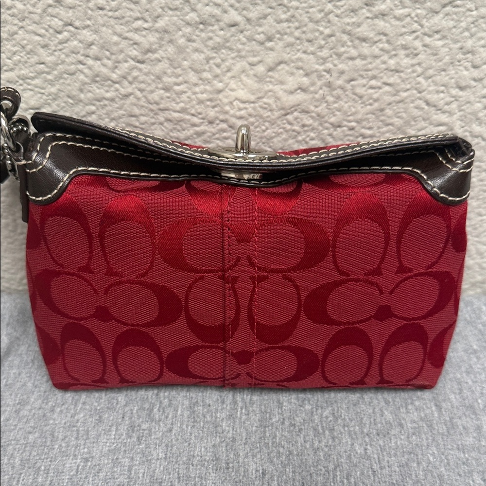 Coach Red Jacquard Legacy Turn-lock Wristlet- Signature Collection- NWOT - Picture 6 of 14